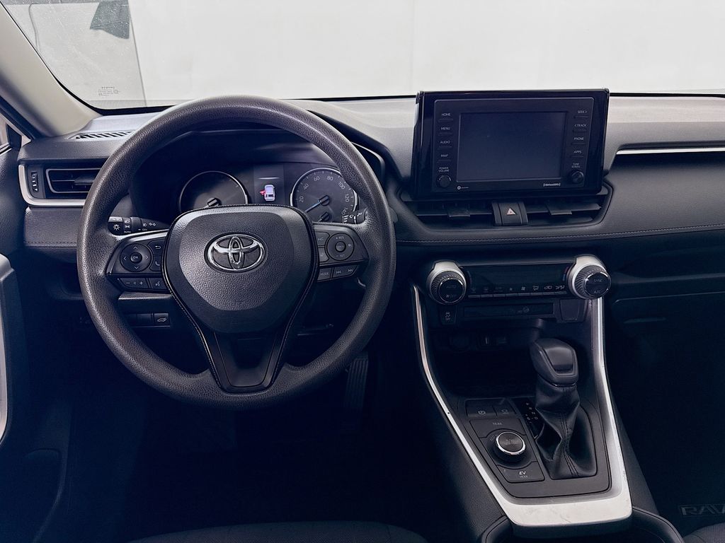 2020 Toyota RAV4 Hybrid XLE photo 17
