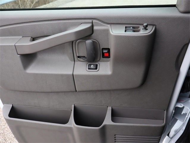 2025 Gmc Savana Cargo 3500 photo 18