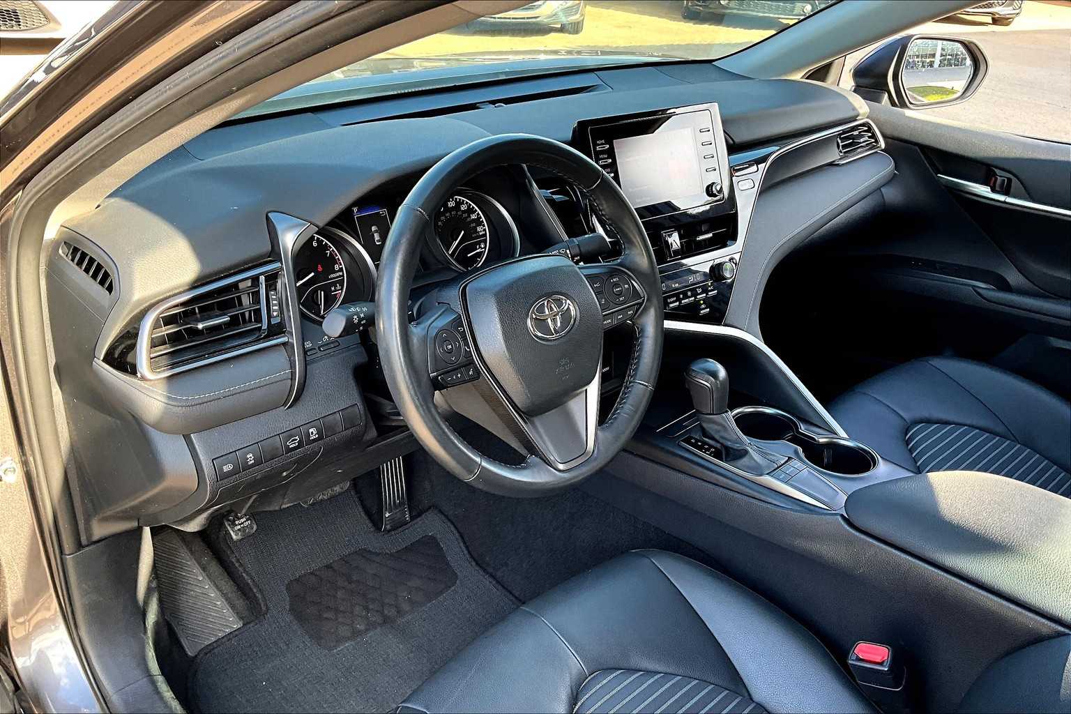 2024 Toyota Camry SE photo 17