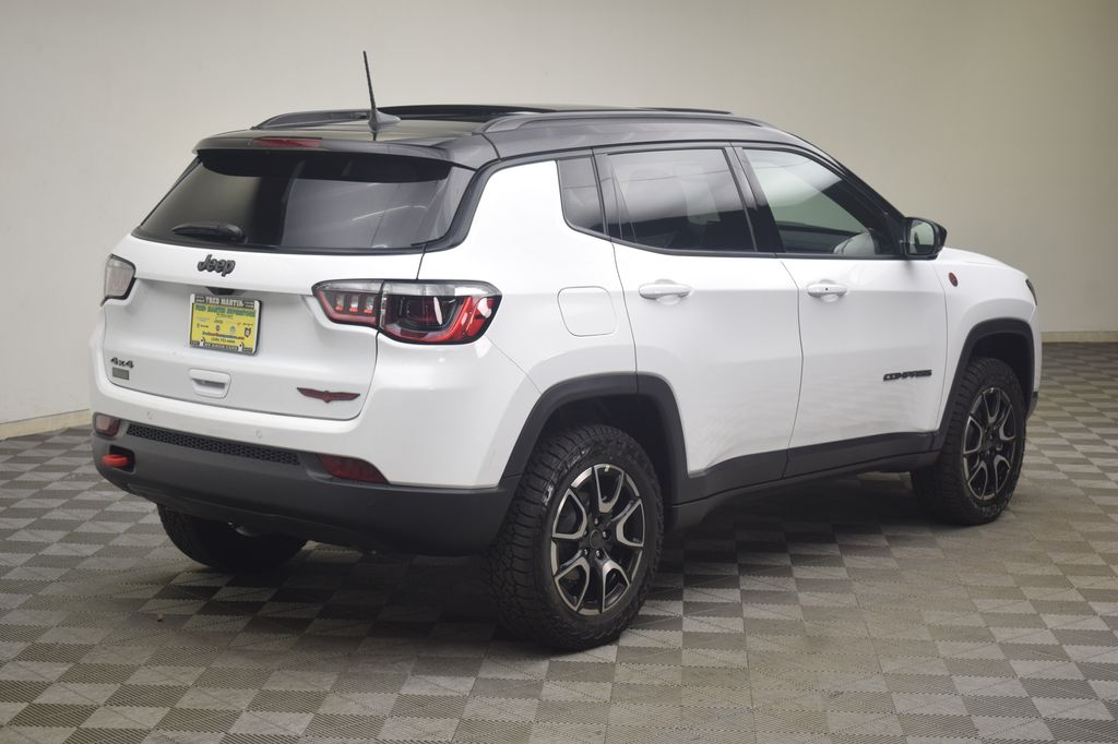 2025 Jeep Compass Trailhawk photo 5