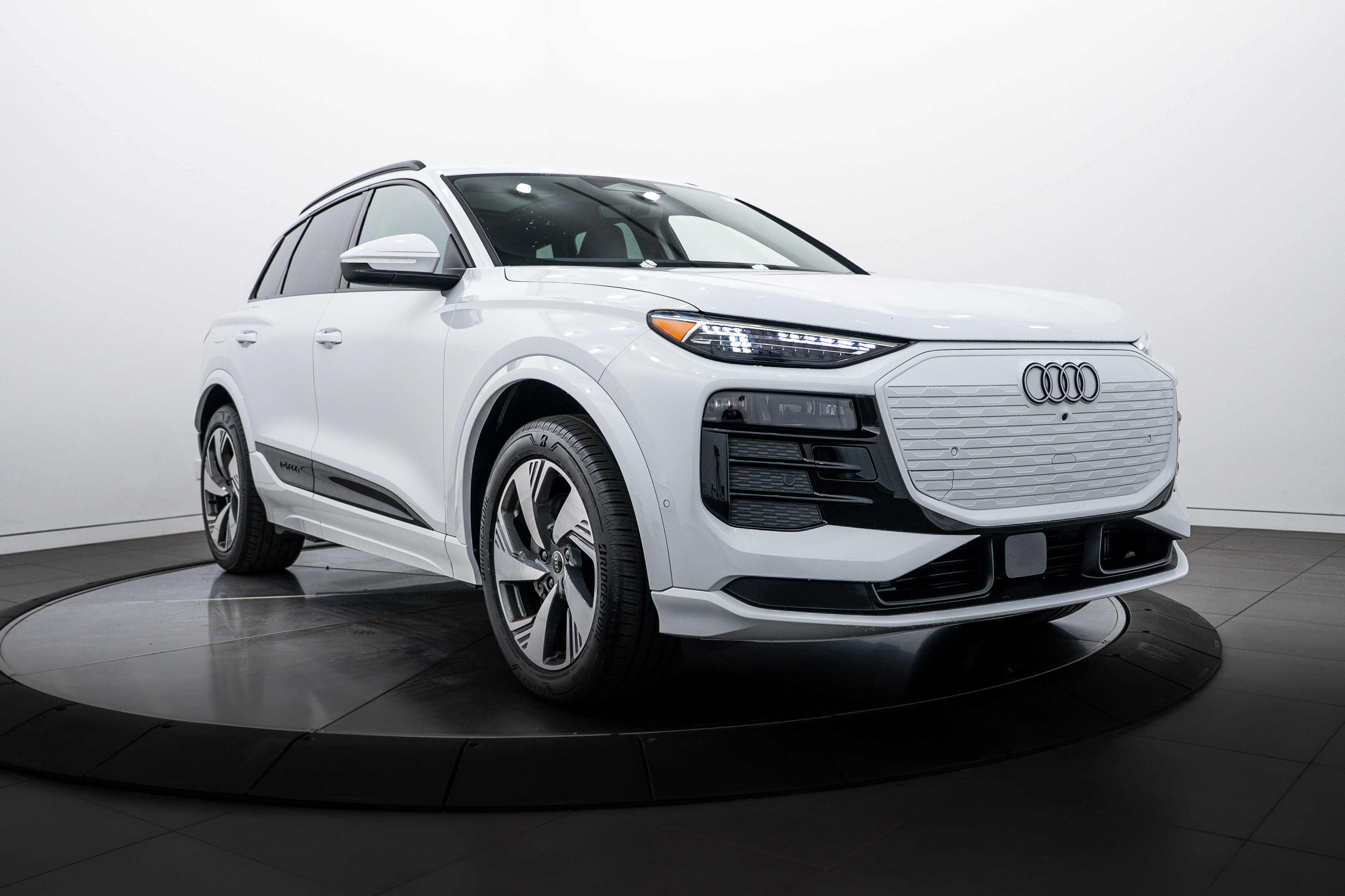 2025 Audi Q6 e-tron Premium Plus