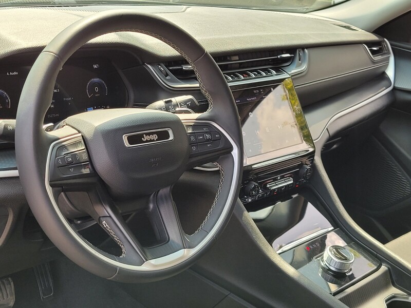2023 Jeep Grand Cherokee Laredo photo 8