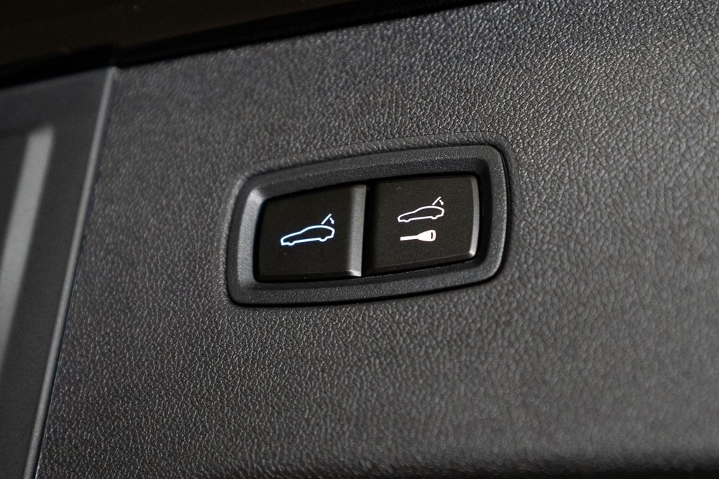 2025 Porsche Cayenne photo 38