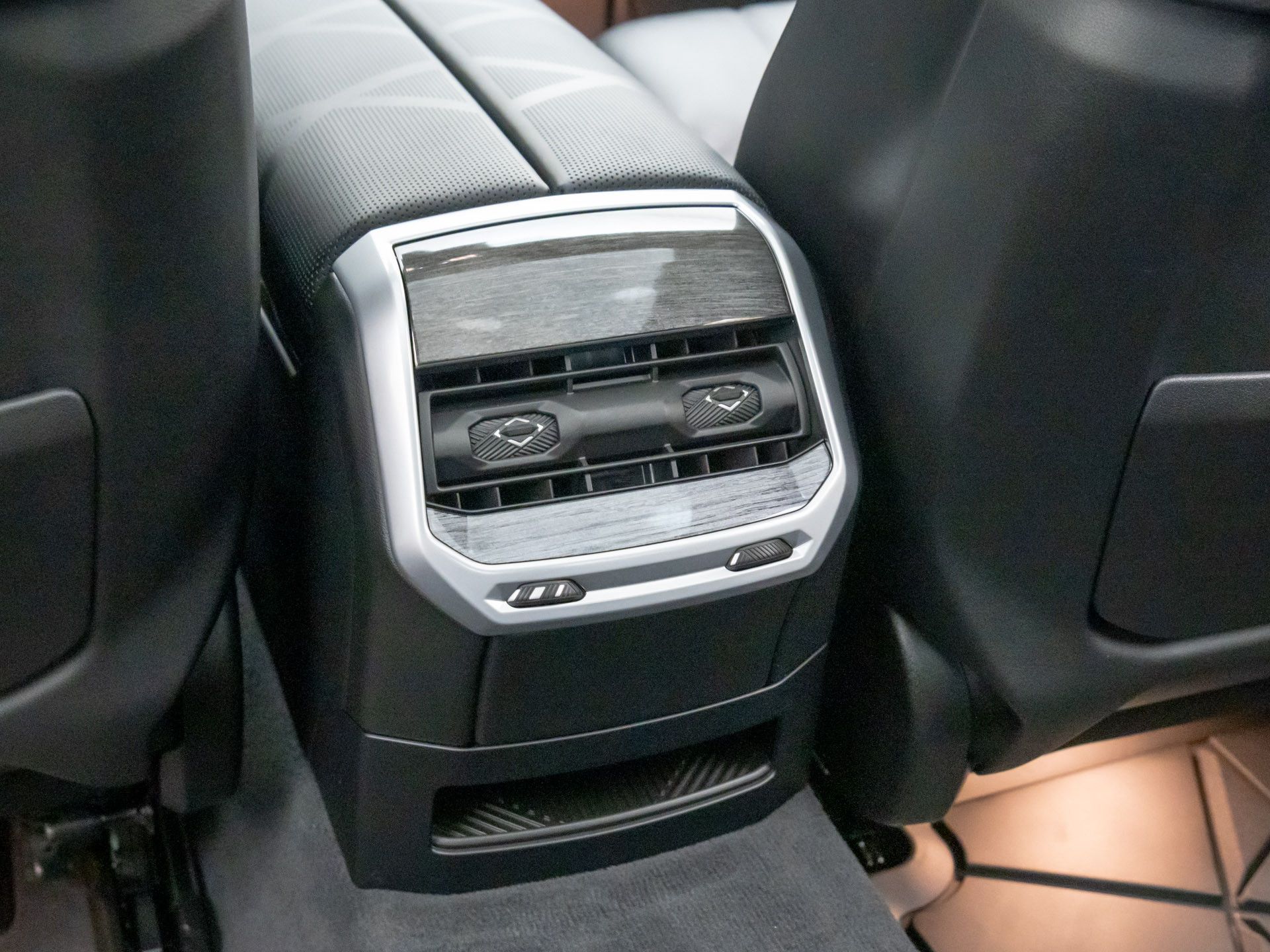 New 2025 Brooklyn Grey Metallic BMW 750e xDrive image 20