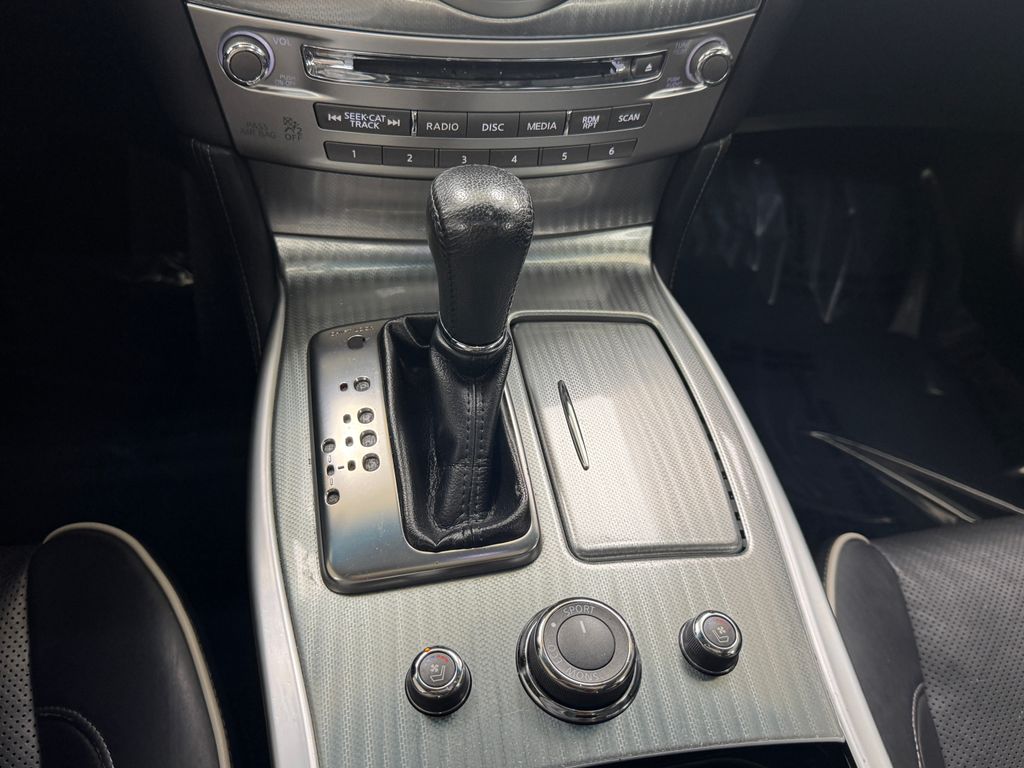 2019 Infiniti Q70 photo 25