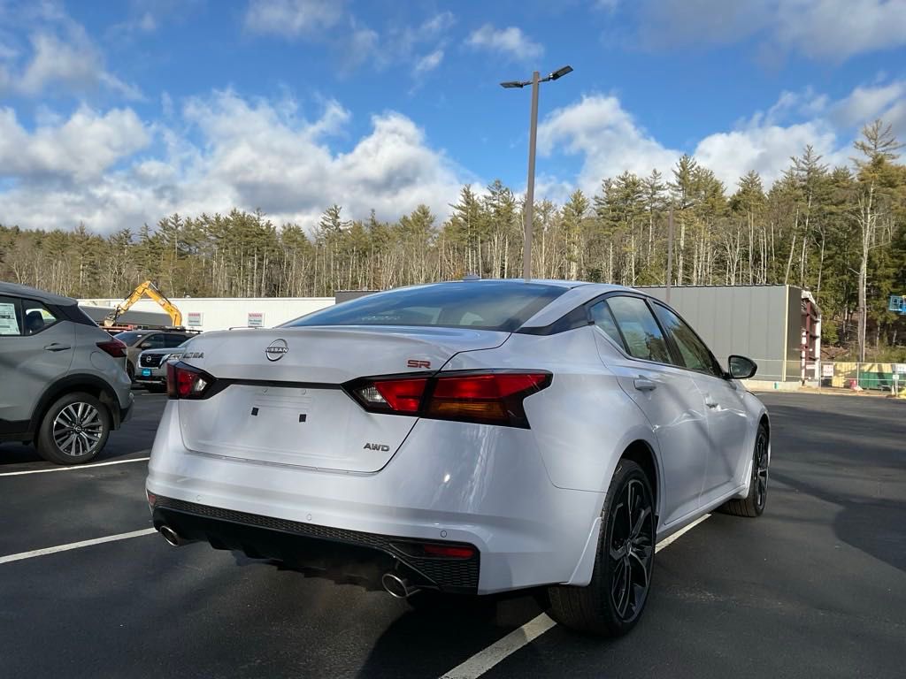 2025 Nissan Altima 2.5 SR photo 7