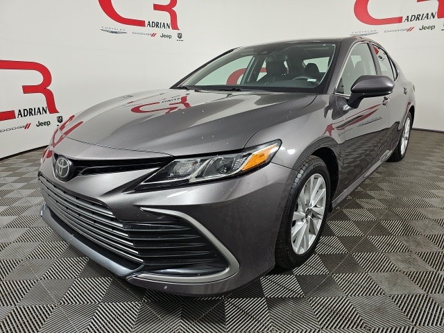 2023 Toyota Camry LE photo 3