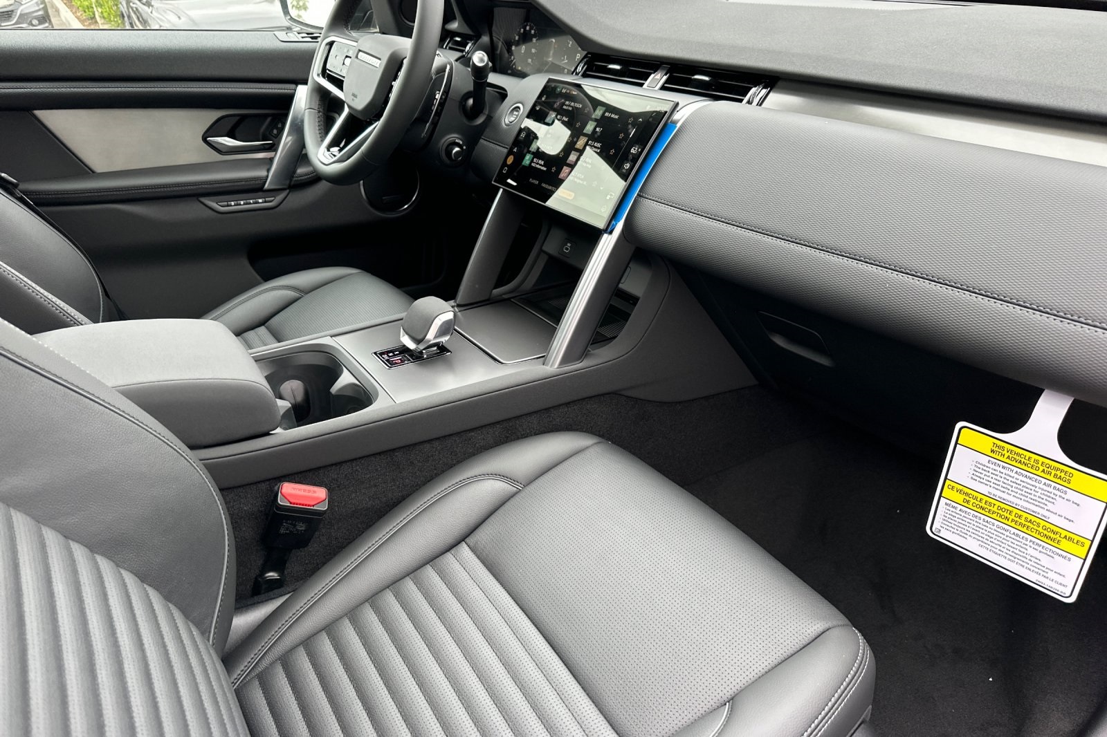 2025 Land Rover Discovery Sport Dynamic SE photo 17
