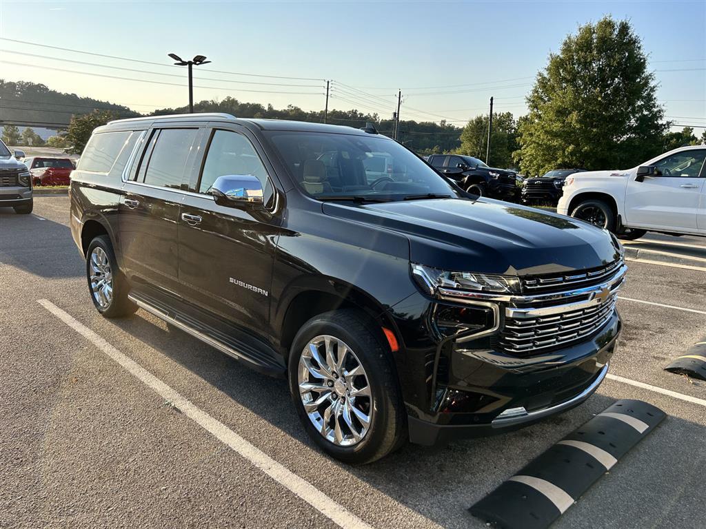 2022 Chevrolet Suburban Premier photo 2