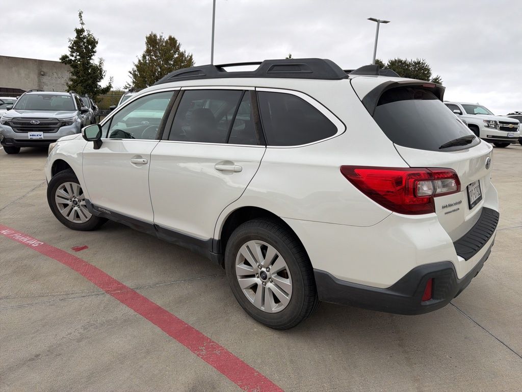 2018 Subaru Outback 2.5i Premium photo 4