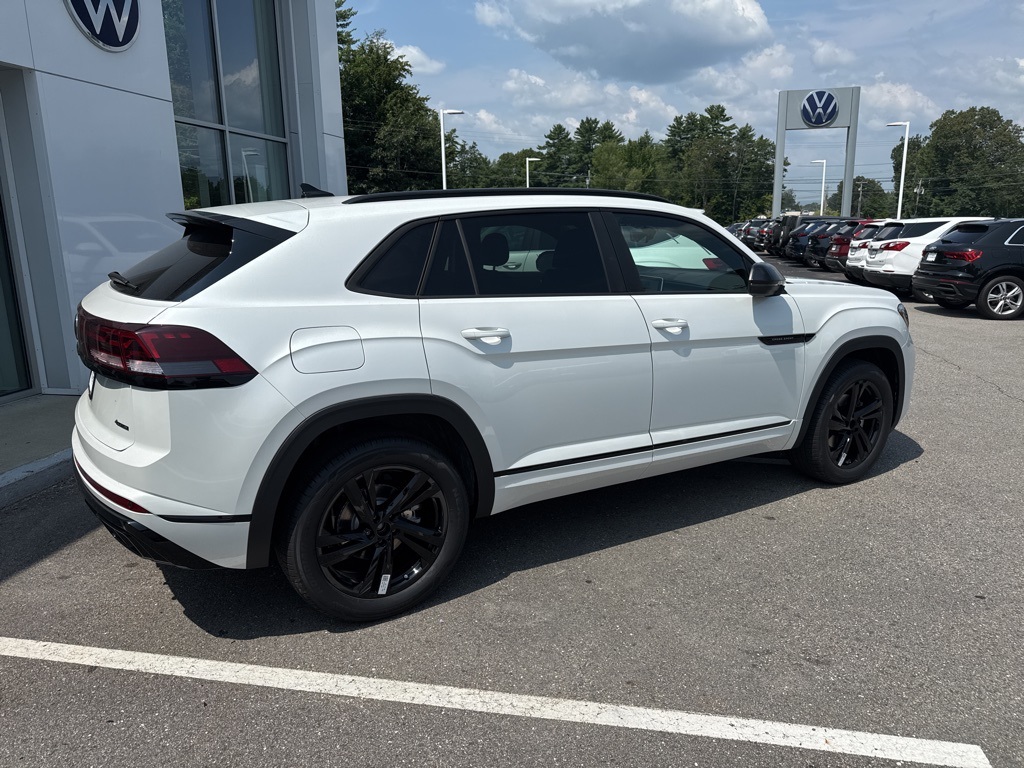 2025 Volkswagen Atlas Cross Sport SEL R-Line photo 5