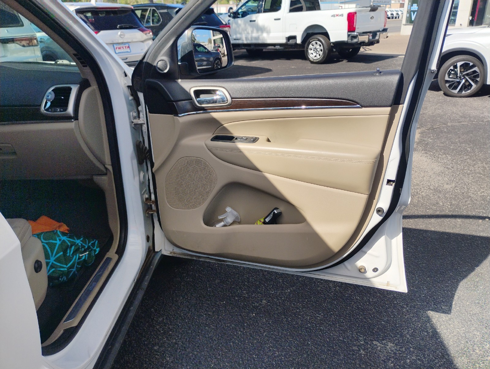 Used 2014 Bright White Clearcoat Jeep Limited image 30