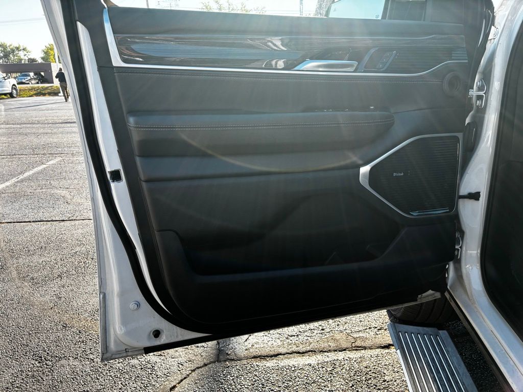 2022 Jeep Wagoneer Series III photo 13