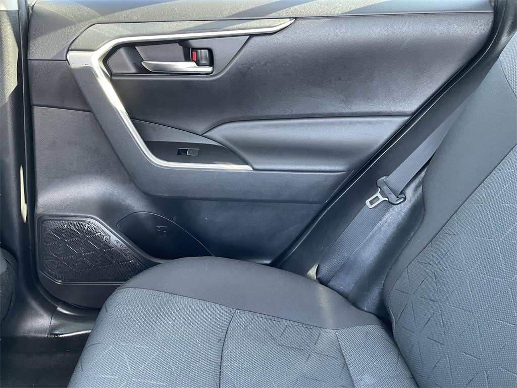 2022 Toyota RAV4 XLE photo 16