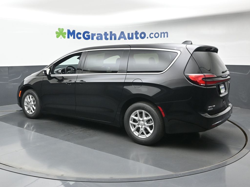 2026 Chrysler Pacifica photo 26