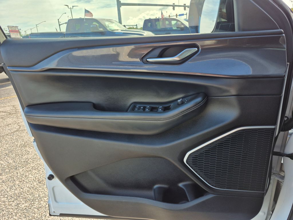 2021 Jeep Grand Cherokee Altitude photo 13