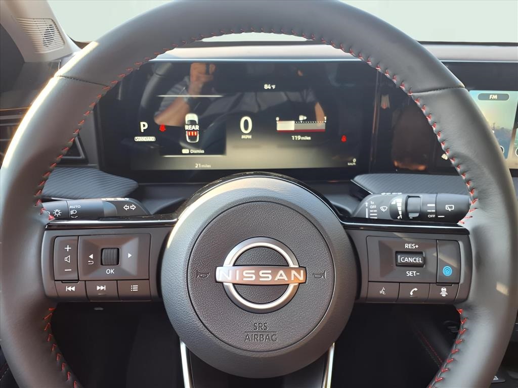 2025 Nissan Kicks SR photo 29