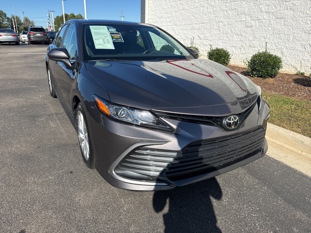 2023 Toyota Camry LE's photo
