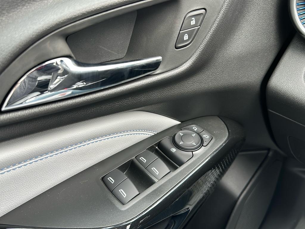 2025 Chevrolet Trax LT photo 5
