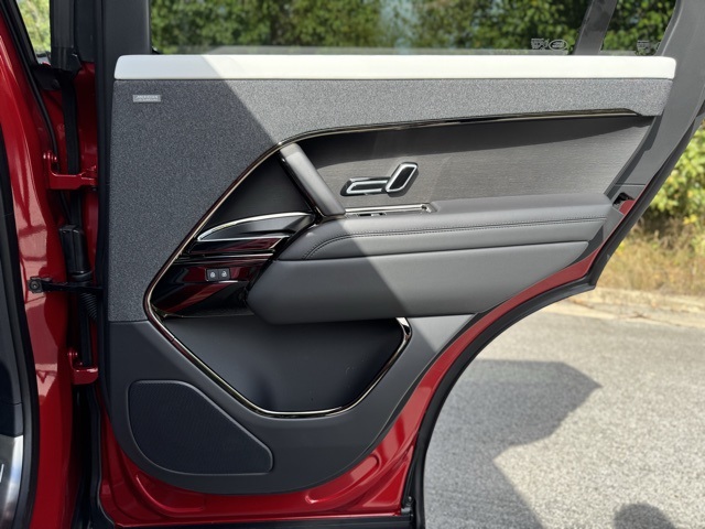 2025 Land Rover Range Rover Sport SE photo 17