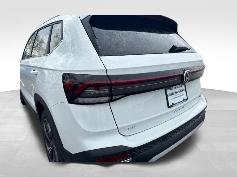 2025 Volkswagen Taos SE photo 4