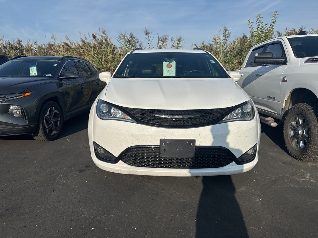2018 Chrysler Pacifica Touring Plus photo 2