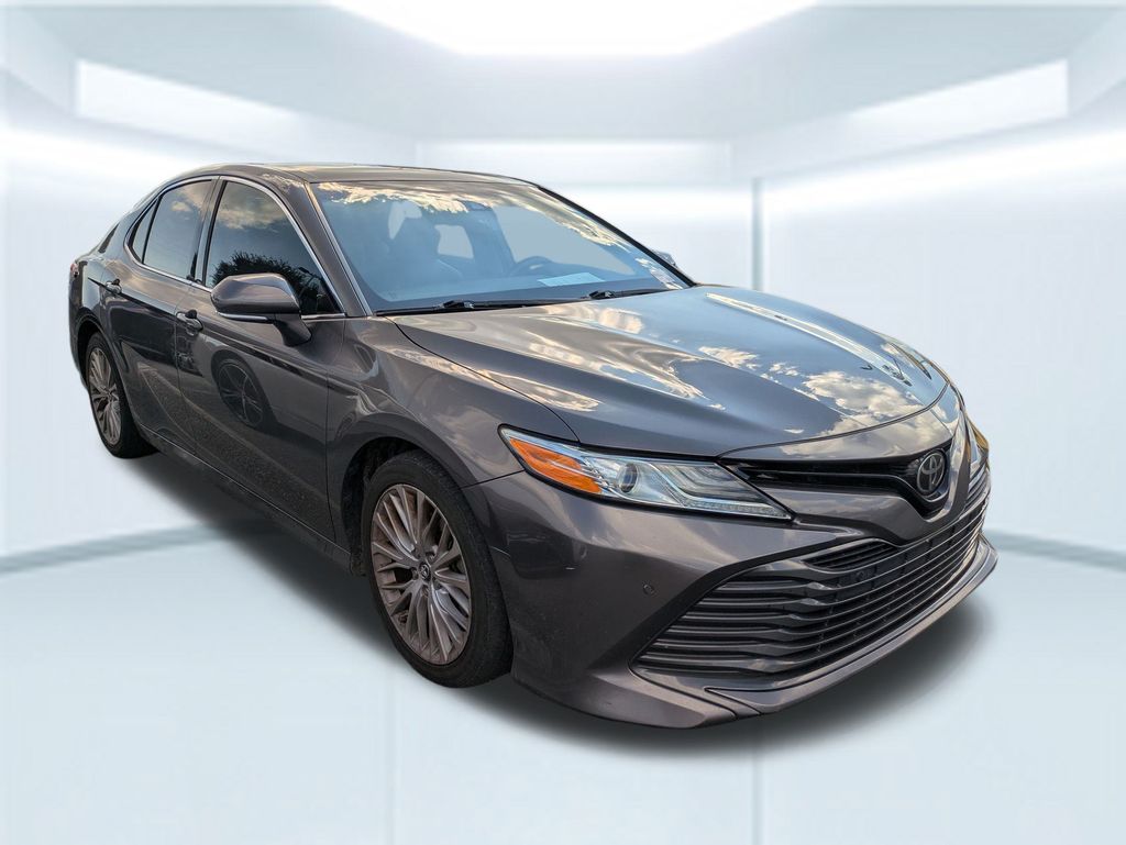 2018 Toyota Camry SE XLE photo 3