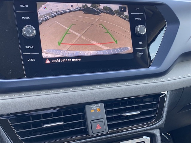 2024 Volkswagen Taos SE photo 17