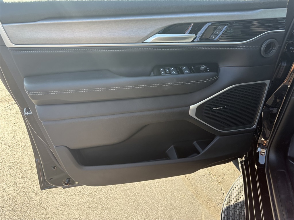 2025 Jeep Wagoneer Series II Carbide photo 4