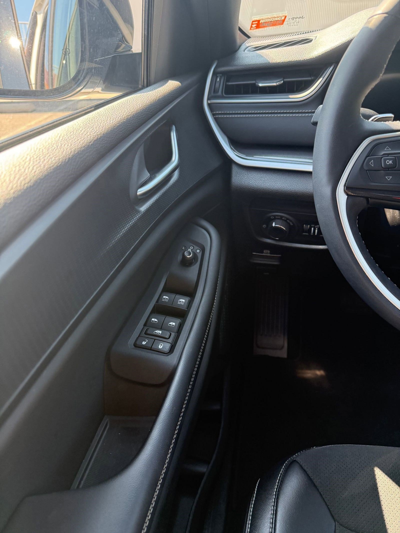 2023 Jeep Grand Cherokee Altitude photo 22