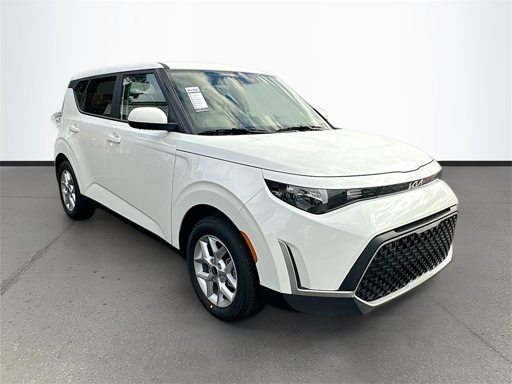2025 Kia Soul LX's photo