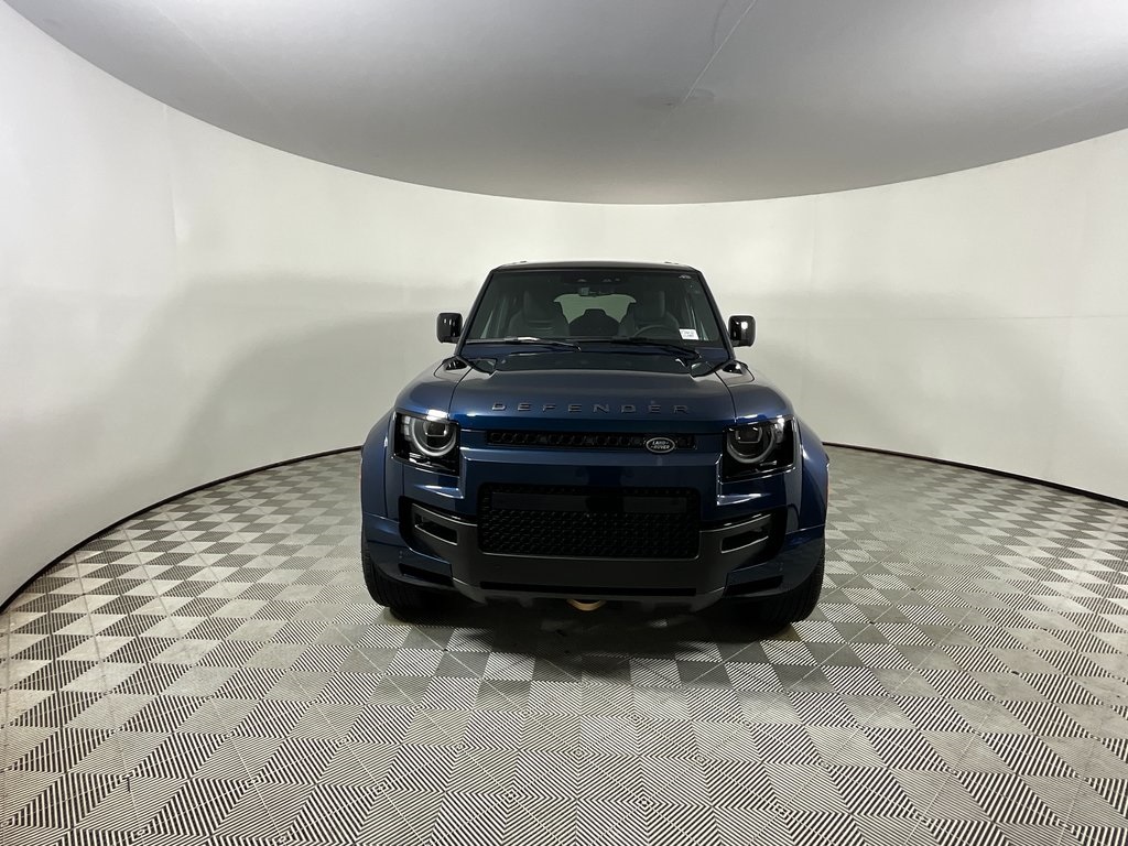 2026 Land Rover Defender 110 photo 2