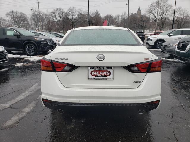 2025 Nissan Altima 2.5 SR photo 4