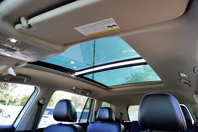 Used 2022 Silver Volkswagen 3.6L V6 SE w/Technology image 15