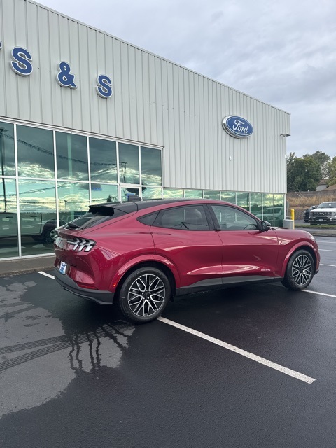 2025 Ford Mustang Mach-E Premium photo 3