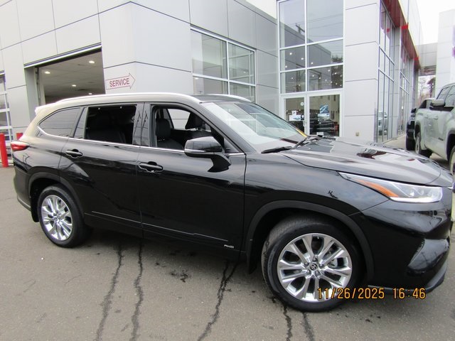 2023 Toyota Highlander Limited's photo