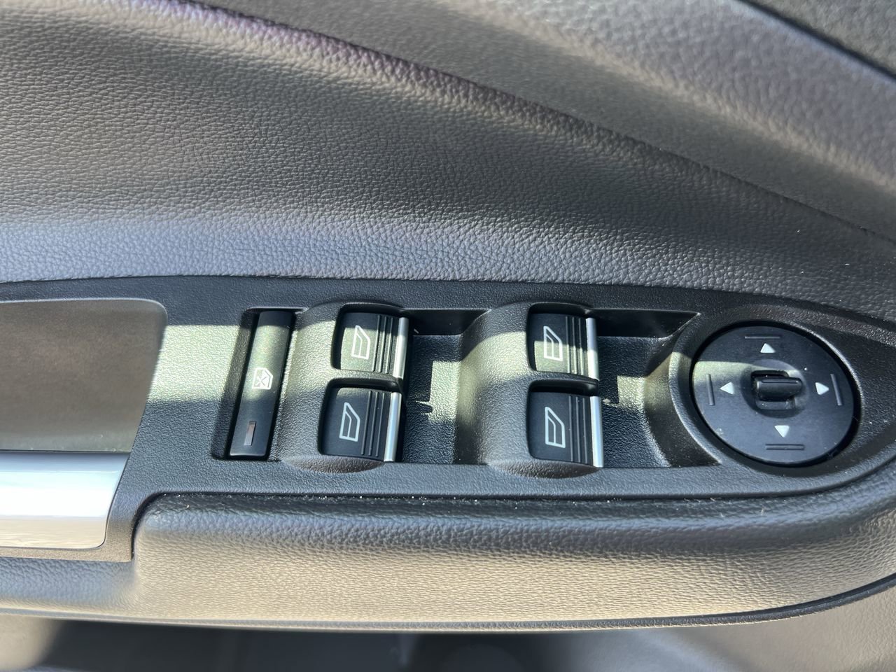 2017 Ford C-Max Hybrid SE photo 16
