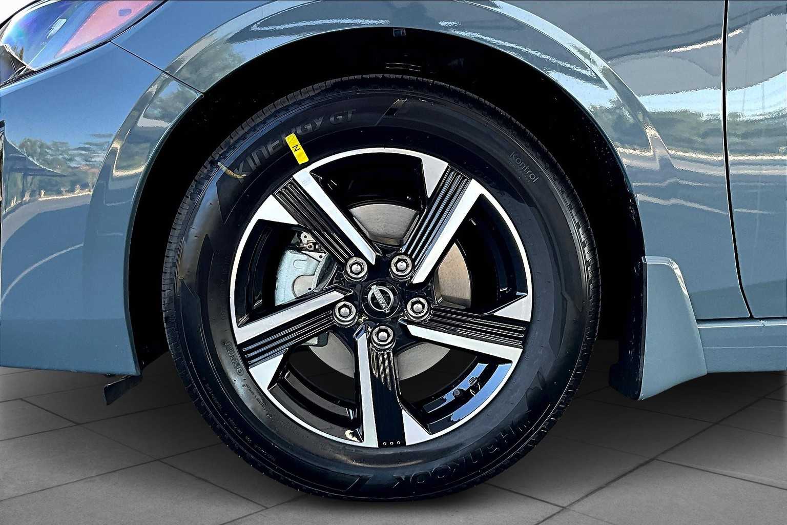 2025 Nissan Sentra SV photo 11