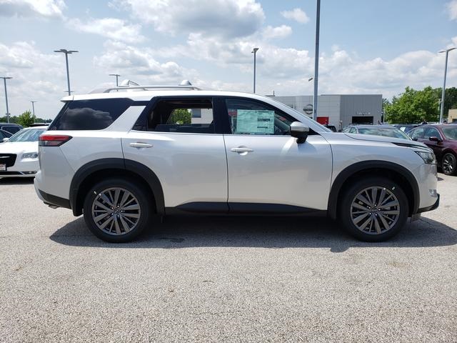 2025 Nissan Pathfinder SL photo 9