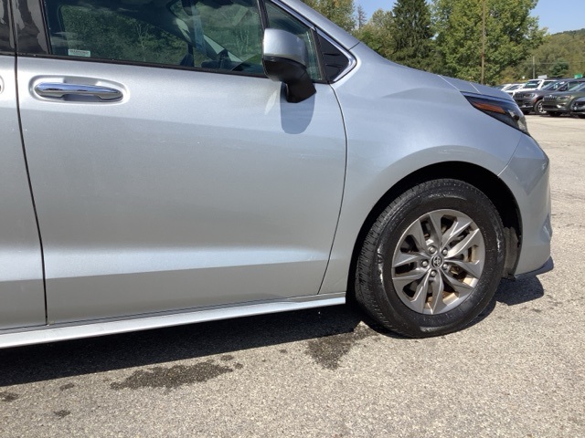 2024 Toyota Sienna XLE photo 5