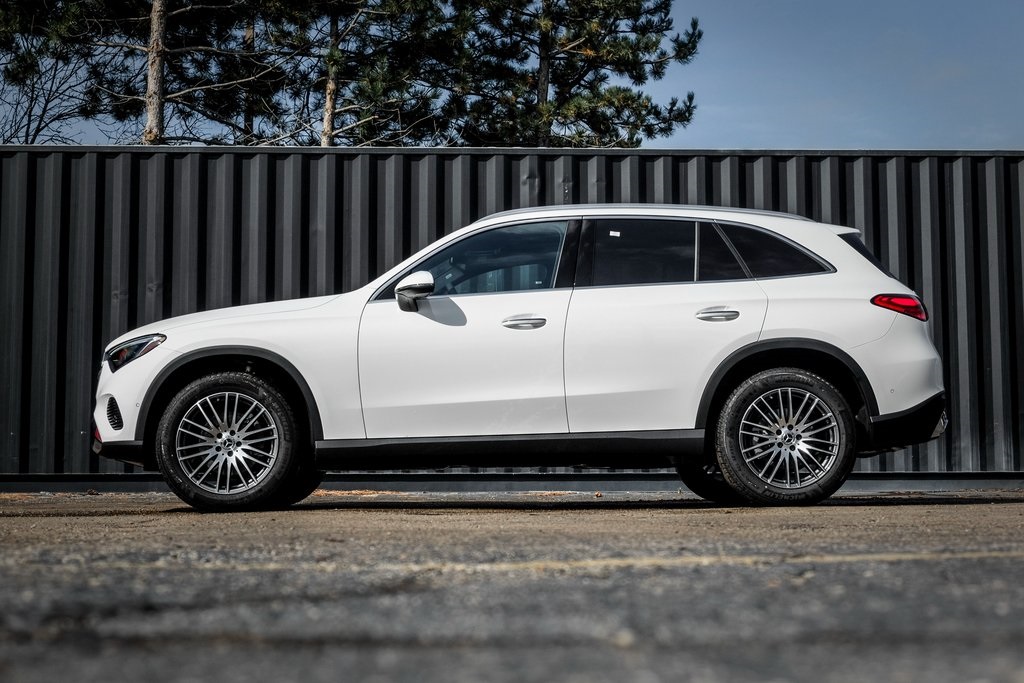 2026 Mercedes Benz GLC 300 4MATIC photo 3