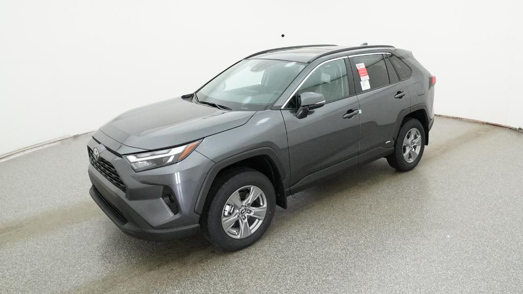 2025 Toyota RAV4 XLE's photo