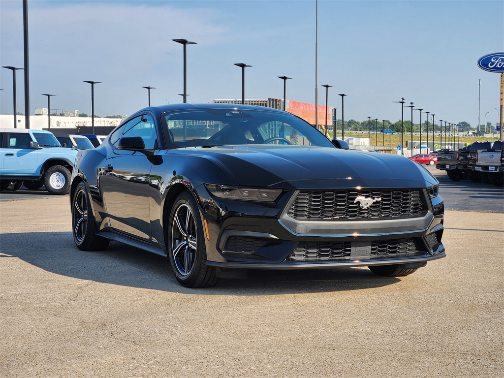 2025 Ford Mustang EcoBoost photo 3