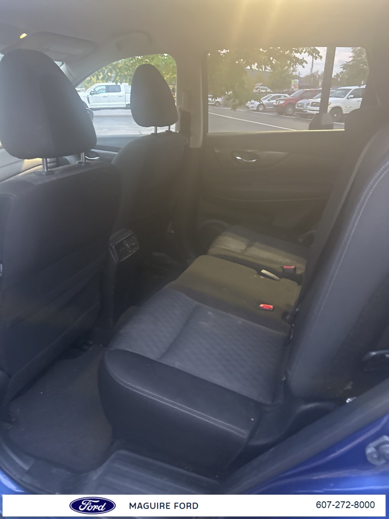 2019 Nissan Rogue SV photo 10