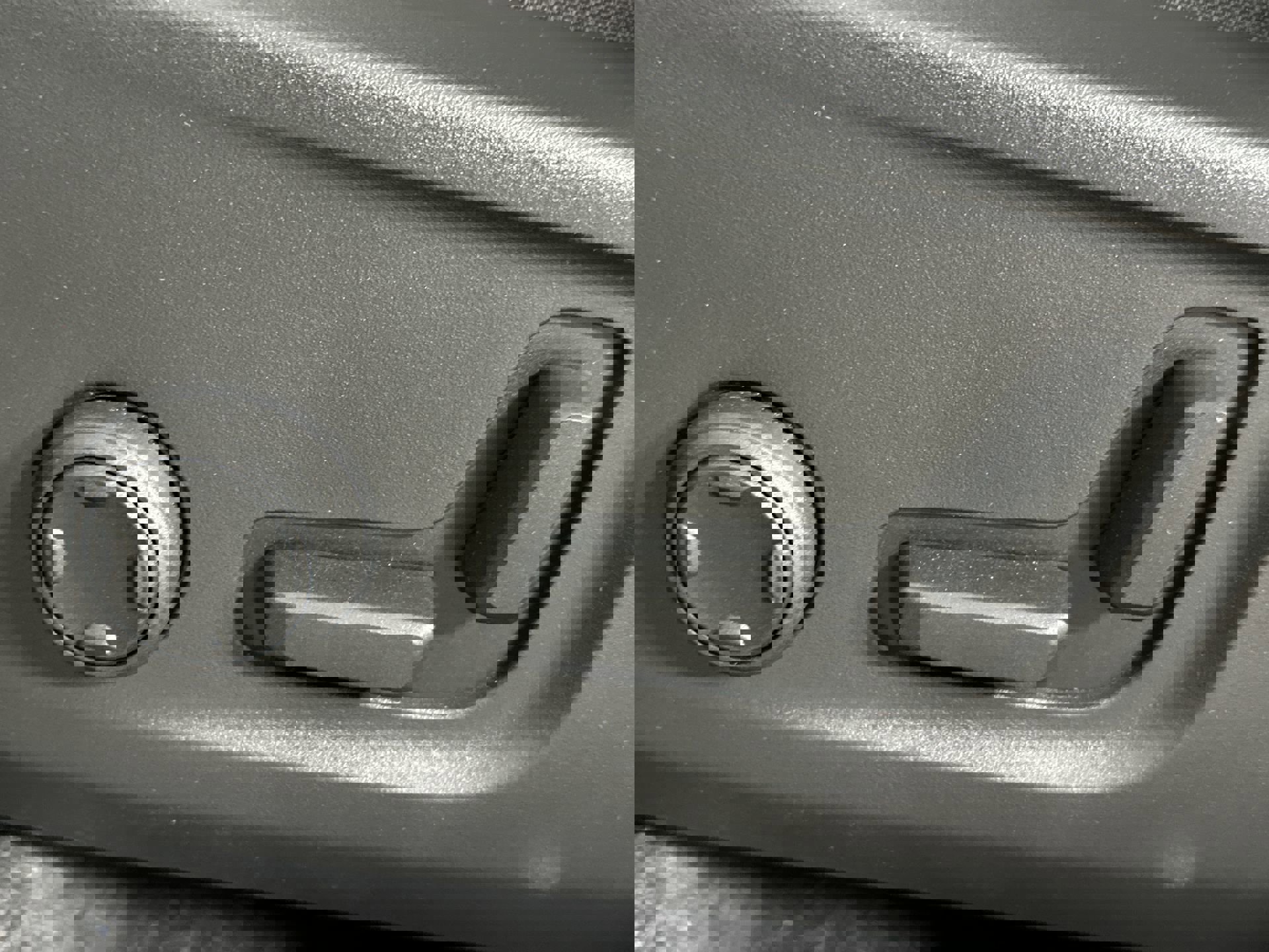 2025 Volvo XC40 Core photo 8