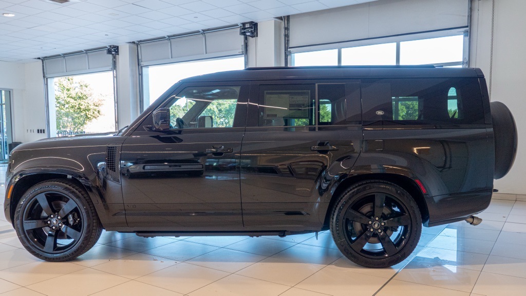 2024 Land Rover Defender 130 V8 photo 4
