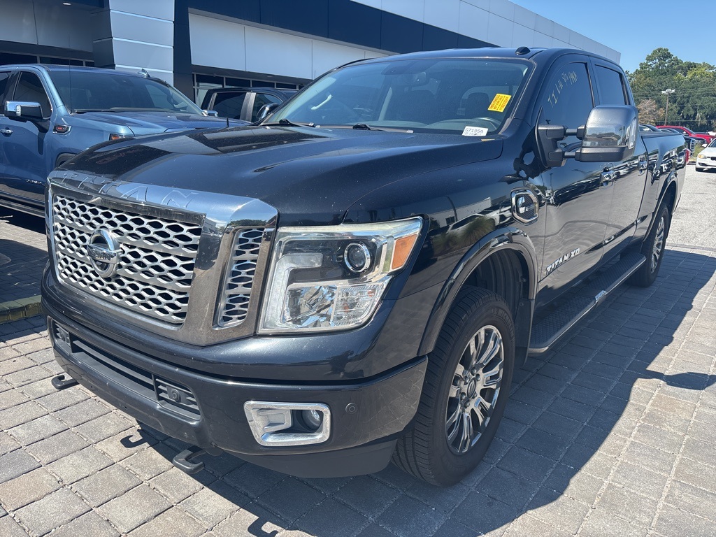2016 Nissan Titan Crew Cab Platinum Reserve photo 6