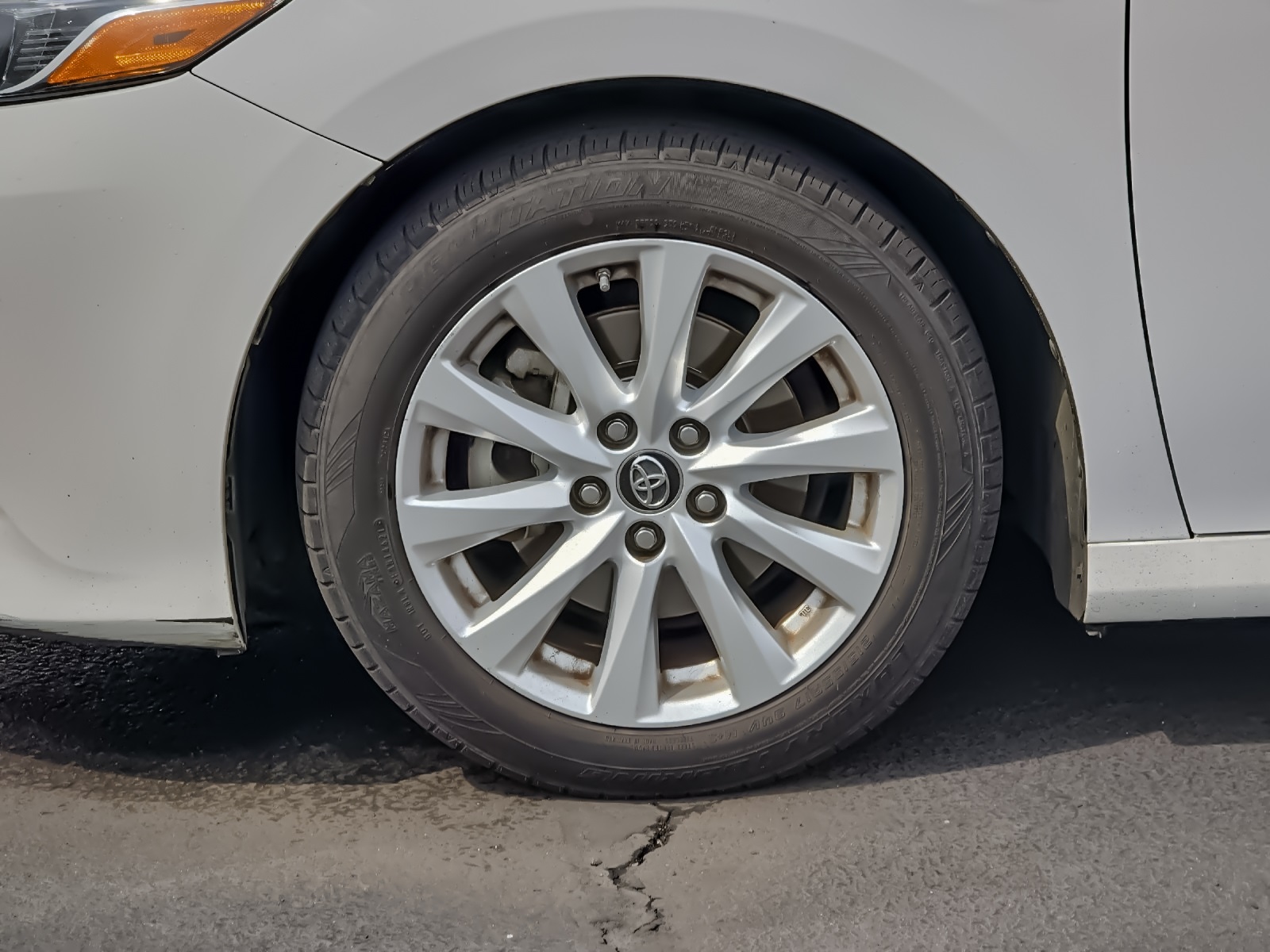 2018 Toyota Camry SE XLE photo 22