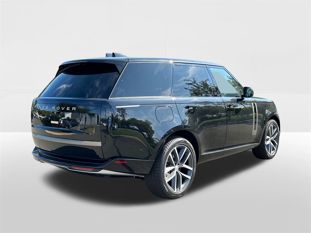 2025 Land Rover Range Rover SE photo 3