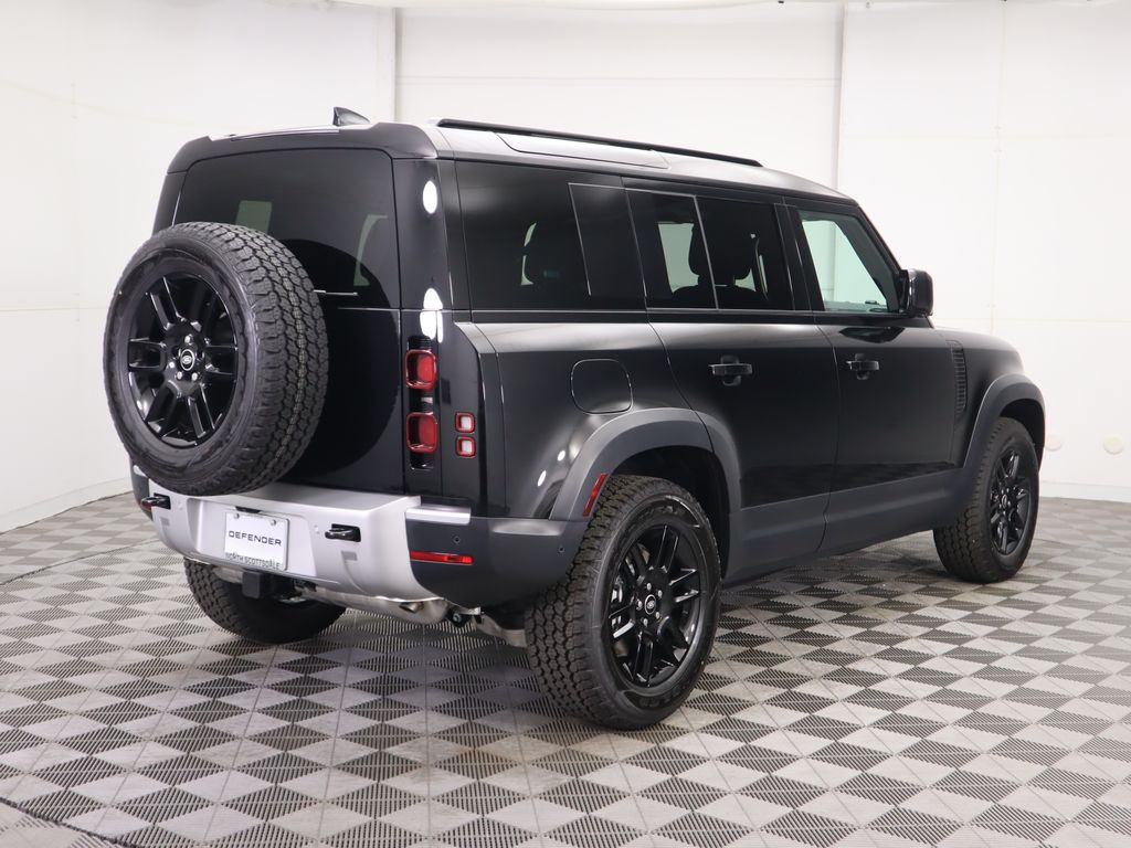 2025 Land Rover Defender 110 S photo 5
